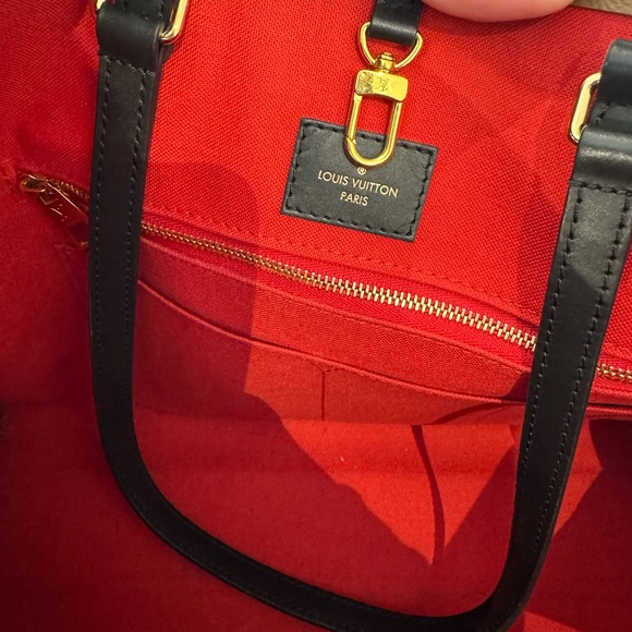 Louis Vuitton Monogram Reverse Giant OnTheGo MM - Picture 6 of 8